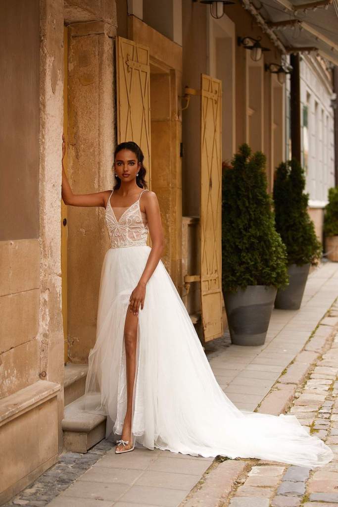 AMBER WEDDING DRESS from Boho-luxe Bride Collection | Shop Affordable Bridal Wear at JO MÂLIN ATELIER
www.jomalin.com